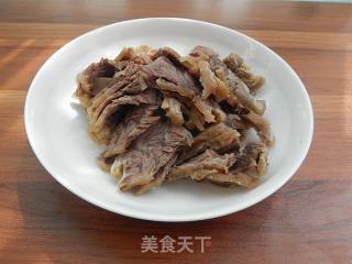 西芹回锅牛肉的做法步骤：2