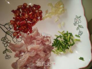香菇炒肉片的做法步骤：3