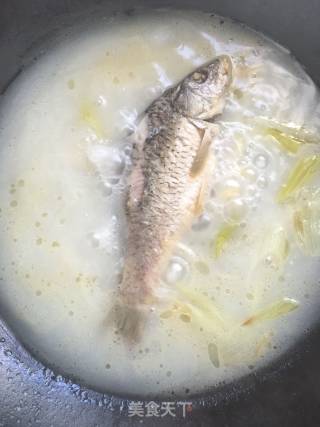 鲫鱼豆腐汤的做法步骤：5
