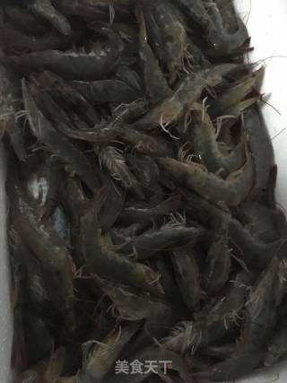 茄汁开背虾的做法步骤：1