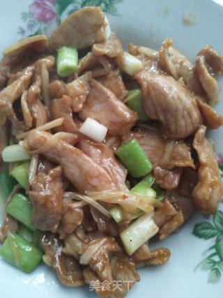 木耳炒肉片的做法步骤：3