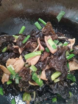 木耳炒肉片的做法步骤：5