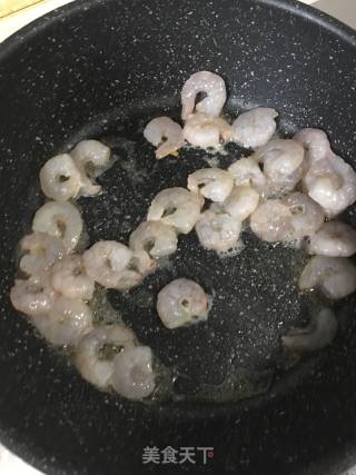 虾仁炒毛豆的做法步骤：3