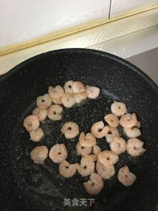 虾仁炒毛豆的做法步骤：4