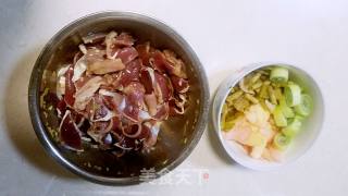 泡菜鸡胗的做法步骤：1