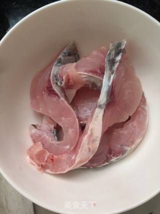 豆豉蒸鱼腩的做法步骤：2