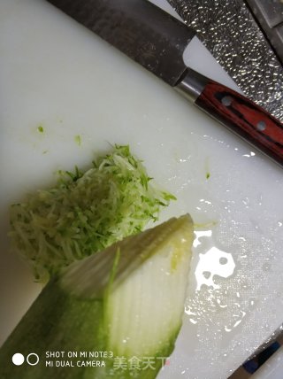 海鲜饼的做法步骤：1