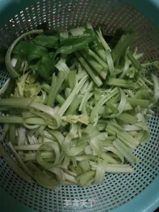 肉片炒芹菜的做法步骤：2
