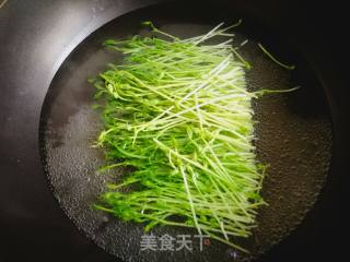 茄汁豌豆苗的做法步骤：2