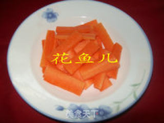 章鱼丸胡萝卜炒荷兰豆的做法步骤：2