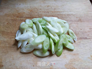 大葱炒肉片的做法步骤：2