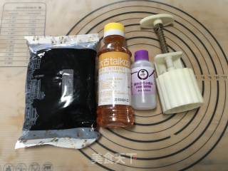 广式黑芝麻月饼的做法步骤：1
