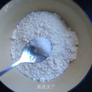 油泼毛毛虫面的做法步骤：1
