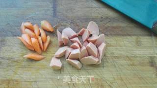 香肠炒丝瓜的做法步骤：2
