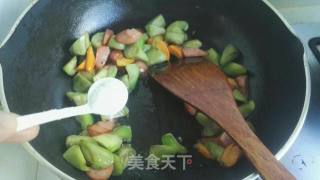 香肠炒丝瓜的做法步骤：8