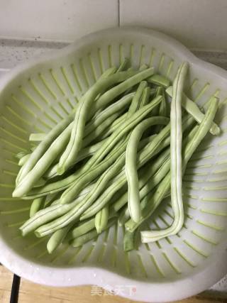 排骨炖豆角的做法步骤：2
