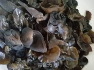 凉拌黄瓜木耳的做法步骤：2