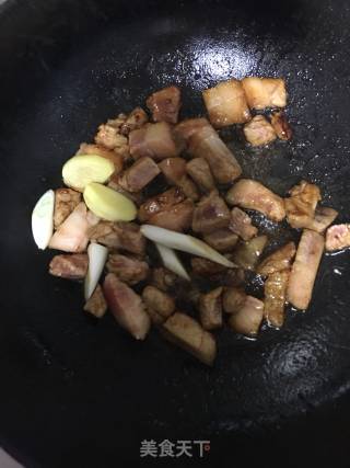 猪肉土豆胡萝卜焖面的做法步骤：1