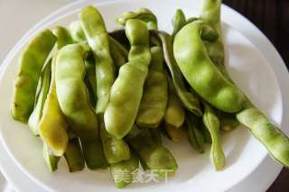 哈拉巴肉炖油豆角的做法步骤：1