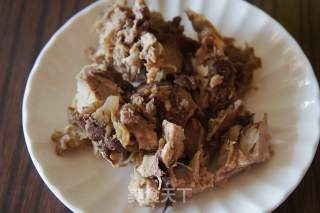 哈拉巴肉炖油豆角的做法步骤：2