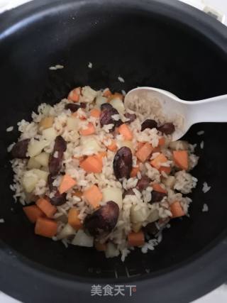 土豆胡萝卜腊肠焖饭的做法步骤：13