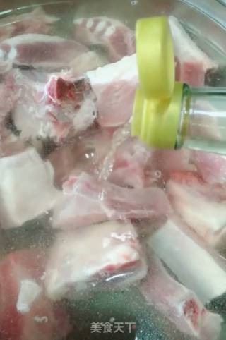 萝卜排骨汤的做法步骤：1