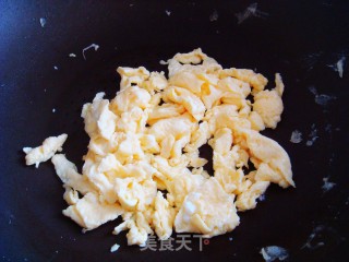 黄瓜鸡蛋炒饭的做法步骤：2