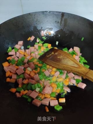 蛋炒饭的做法步骤：5