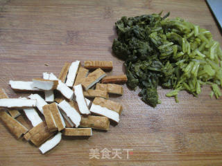 香干雪菜炒金针菇的做法步骤：2