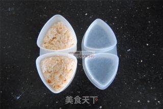 红茶肉松饭团的做法步骤：6
