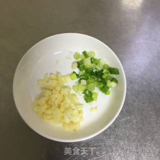 西兰花炒黄豆芽的做法步骤：3