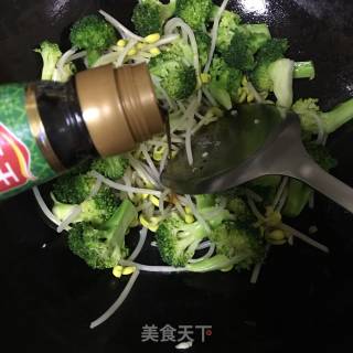西兰花炒黄豆芽的做法步骤：9