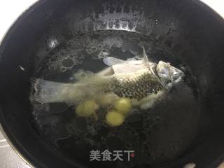 萝卜丝鲫鱼汤的做法步骤：4