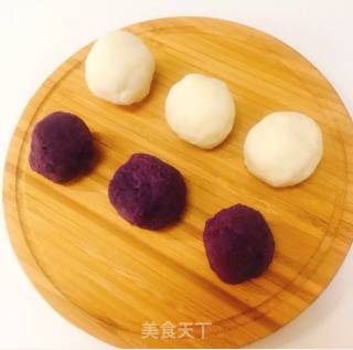 简易版月饼的做法步骤：1