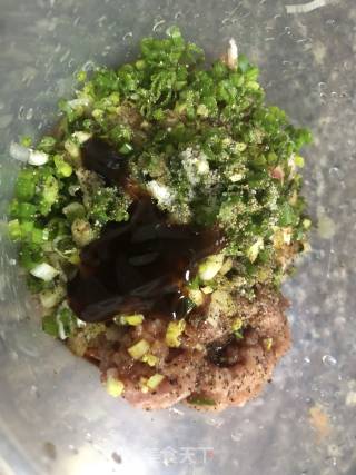 【兔子爱厨房】鲜肉云吞的做法步骤：2