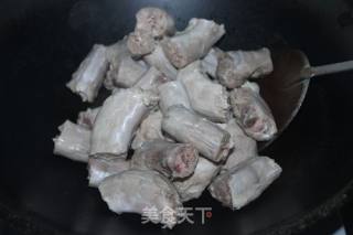 红烧鸭脖的做法步骤：4