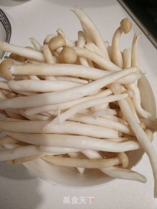 美味蟹味菇炒肉的做法步骤：2