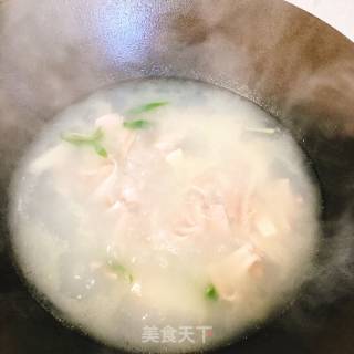 乌贼萝卜粉丝汤的做法步骤：3