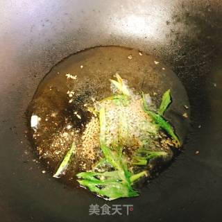 青菜烧鱼饼的做法步骤：2