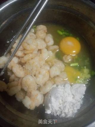 虾仁鸡蛋煎的做法步骤：3