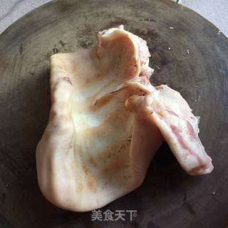 香卤猪耳朵的做法步骤：1