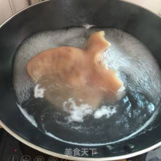 香卤猪耳朵的做法步骤：2