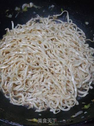 绿豆芽炒面的做法步骤：6