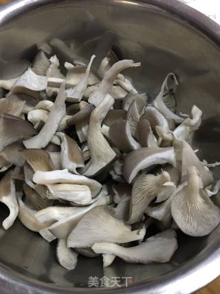 黄豆酱烧平菇的做法步骤：1