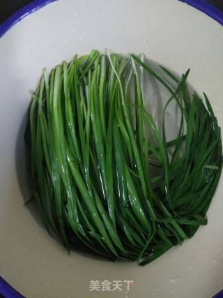 干豆腐炒韭菜的做法步骤：3