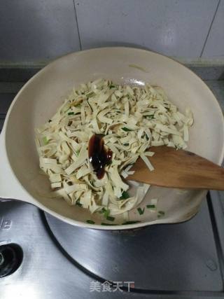 干豆腐炒韭菜的做法步骤：8
