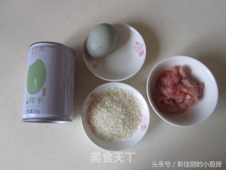 皮蛋瘦肉粥的做法步骤：1