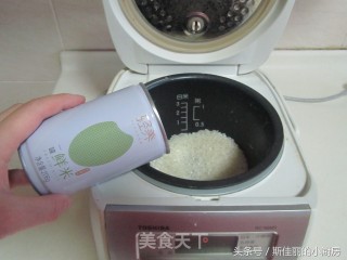 皮蛋瘦肉粥的做法步骤：2