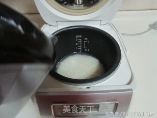 皮蛋瘦肉粥的做法步骤：3