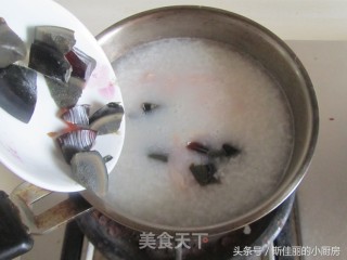 皮蛋瘦肉粥的做法步骤：9